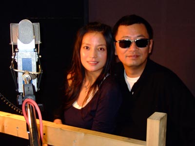 给新片《蓝莓之夜》配音,配音队伍非常强大:巩俐,姜文,赵薇,张震,董洁