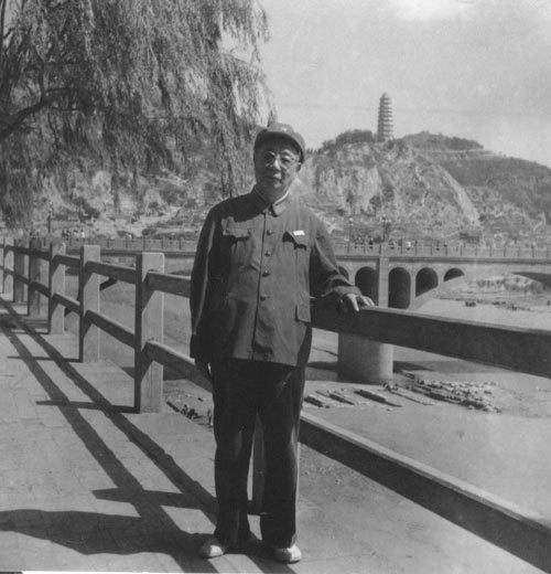 父亲说,错误路线杀掉<em>袁文才</em>、王佐真是天理难