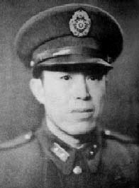 <em>郑洞国</em> 毛泽东亲自为郑栋国划火点烟(2)_毛泽东