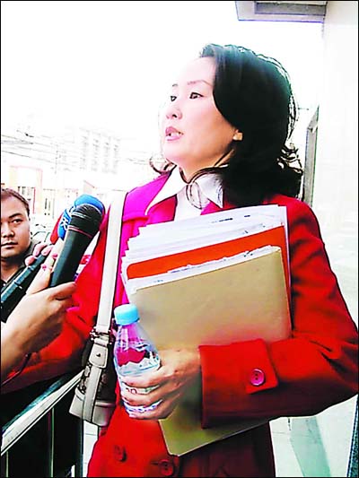 李敖之女李文酒吧被打 状告打人女孩索赔7千7